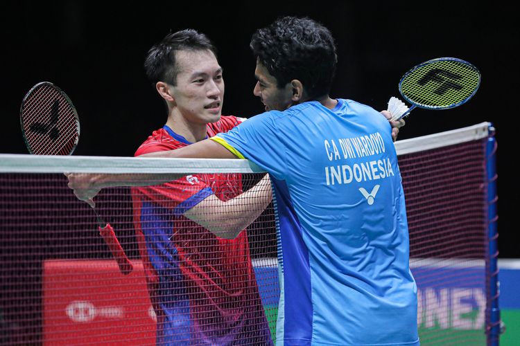 Tunggal putra Indonesia Chico Aura Dwi Wardoyo meraih gelar juara Malaysia Masters 2022. Chico meraih titel juara usai dalam partai final yang berlangsung di Axiata Arena, Kuala Lumpur, Minggu (10/7), berhasil mengalahkan Ng Ka Long Angus dari Hong Kong dua gim langsung 22-20, 21-15. Terkini, Chico Aura Dwi Wardoyo dan Ng Ka Long Angus akan kembali bertanding pada semifinal Indonesia Masters 2023 di Istora Senayan, Jakarta, Sabtu (28/1/2023).