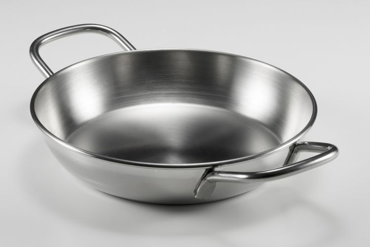 Ilustrasi wajan stainless steel.