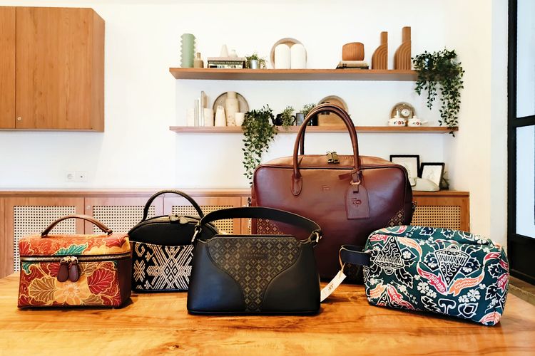 Produk UMKM berupa tas etnik dari Etnapraya asal Surabaya yang kini mulai mencuri perhatian berkat karakter unik dan semangat lokal yang diusungnya.