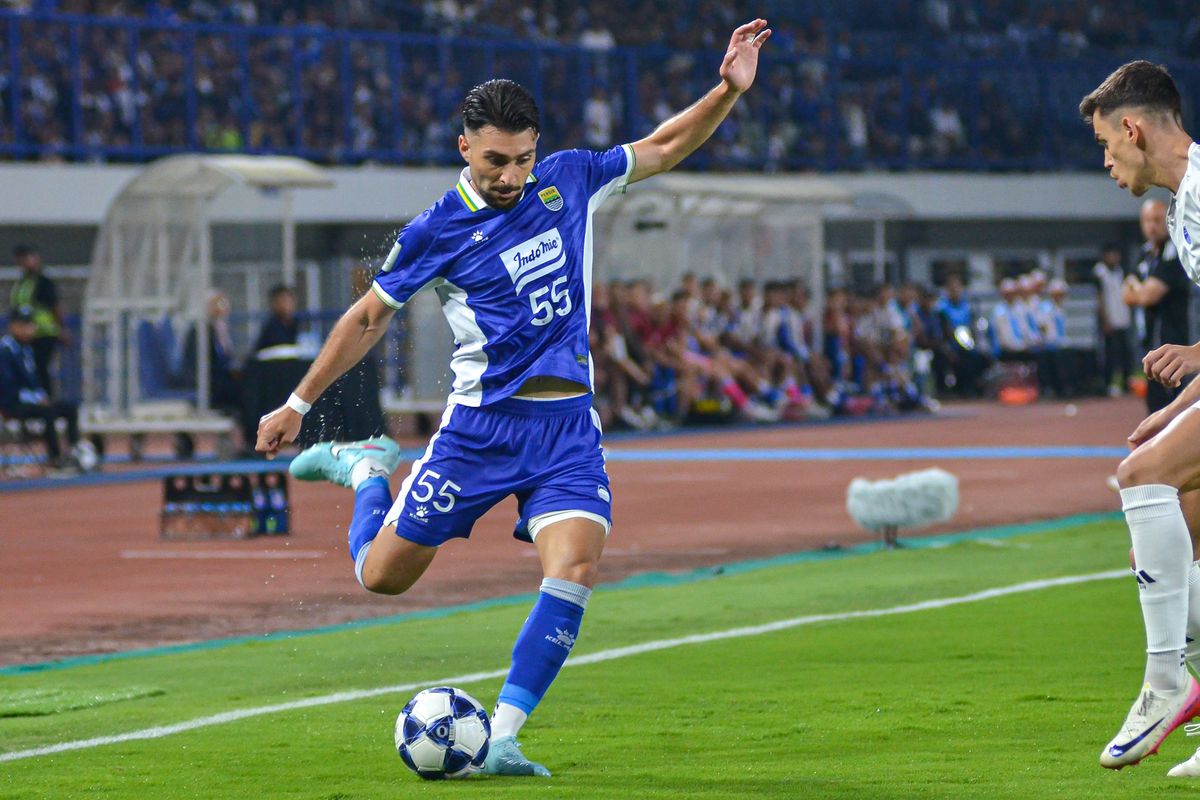 Perang Iran Berkecamuk, Pelatih Persib Dukung Frans Putros ke Piala Dunia  2026