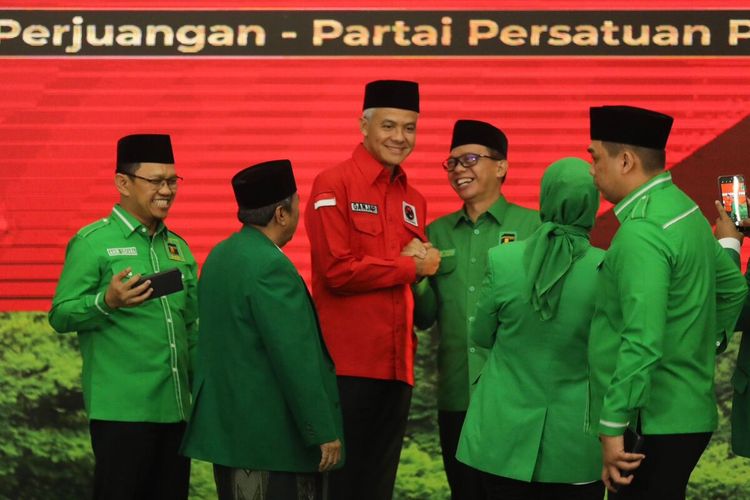 Ganjar Pranowo menghadiri acara pertemuan politik, membahas kerjasama antara PDIP dan PPP, yang berlokasi di Kantor DPP PDIP di Jalan Sudirman, Menteng, Jakarta Pusat, Minggu (30/4/2023).