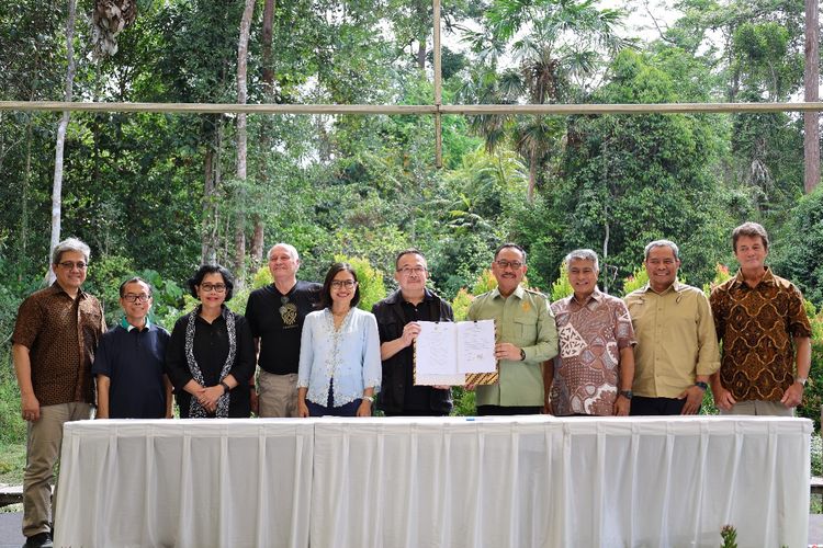 Ibu Kota Nusantara (IKN) memproklamirkan diri sebagai kota pertama di Indonesia yang memiliki komite Environment Social and Goverance (ESG) di Bidang Lingkungan, Sosial, dan Tata Kelola. Hal ini dikukuhkan melalui deklarasi Komite ESG di Bukit Bangkirai, Kutai Kartanegara, Kalimantan Timur, pada Rabu (20/09/2023).