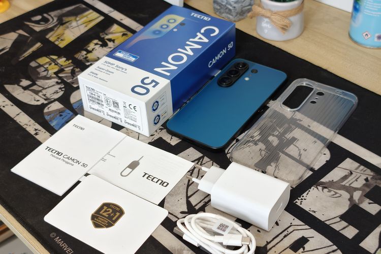 Isi kotak penjualan Tecno Camon 50.