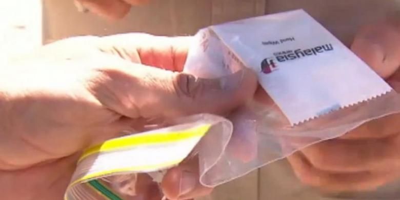 Bungkus tisu basah berlogo Malaysia Airlines ditemukan di suatu pantai di Australia Barat.