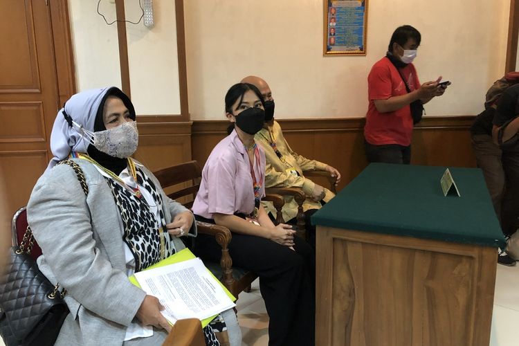 Tyna Kanna saat menjalani sidang perdana perceraian di Pengadilan Agama Jakarta Selatan, Selasa (21/9/2021). 
