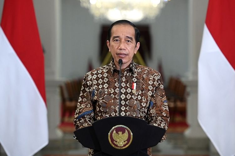 Presiden Joko Widodo memberikan pernyataan pers tentang perkembangan terkini pelaksanaan Pemberlakuan Pembatasan Kegiatan Masyarakat (PPKM) di Istana Merdeka, Jakarta, Senin (30/8/2021). Presiden Joko Widodo memutuskan tetap memperpanjang kebijakan PPKM hingga 6 September 2021 meskipun perkembangan kasus COVID-19 semakin menunjukan tren penurunan. ANTARA FOTO/Biro Pers dan Media Setpres/Handout/wsj.