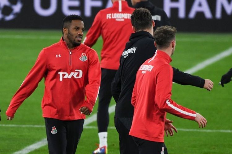 Gelandang asal Peru Lokomotiv Moscow, Jefferson Farfan melakukan pemanasan pada sesi latihan menjelang pertandingan Liga D Liga Champions grup Schalke 04 melawan FC Lokomotiv Moscow di Gelsenkirchen, Jerman barat pada 10 Desember 2018.