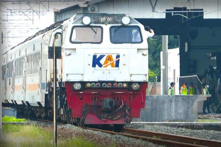 Ilustrasi kereta api. Kereta Api Commuter Line Blorasura (KA Blorasura) adalah layanan kereta api penumpang kelas ekonomi yang dioperasikan oleh PT Kereta Cepat Indonesia (PT KCI) dengan relasi Cepu - Surabaya Pasar Turi PP.