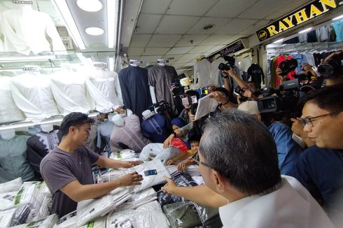 Mendag Zulhas Kunjungi Pasar Tanah Abang Blok A, Cek Penjualan Baju Lebaran