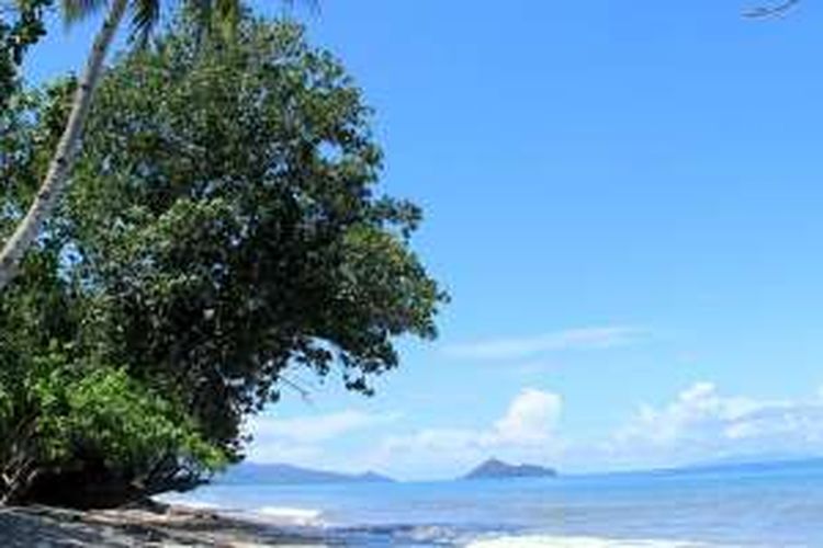 Pesona Pantai Wamsoba, Namrole, Kabupaten Buru Selatan, Maluku, akhir April 2016 lalu. Pantai itu kini menjadi ikon wisata di Buru Selatan. Selain zona rekreasi, pemerintah juga mengembangkan zona komersial di sekitar pantai itu. 