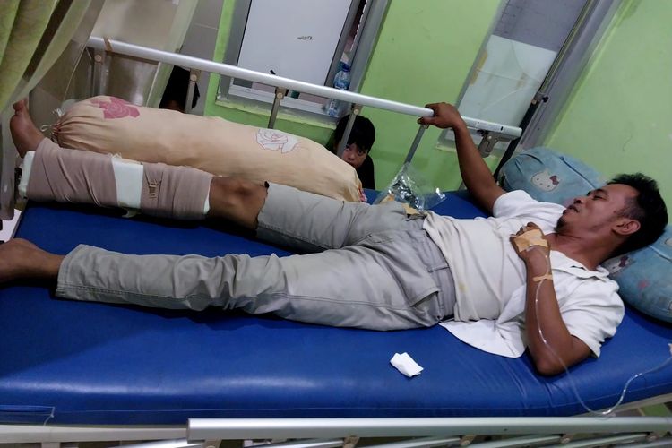 Charli yang menderita patah kaki dirawat di RSUD Toboali, Bangka Selatan, Kamis (8/6/2023).