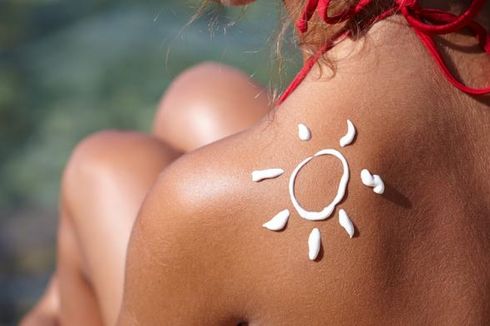 Perbedaan Sunscreen dan Sunblock, Mana yang Harus Digunakan?