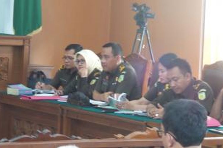 Tim Hukum Kejaksaan Tinggi DKI dalam sidang praperadilan yang diajukan mantan Direktur Utama PLN Dahlan Iskan yang digelar di Pengadilan Negeri Jakarta Selatan, Kamis (30/7/2015).