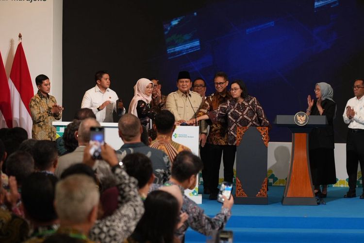 Presiden Republik Indonesia Prabowo Subianto meresmikan Gedung Layanan Terpadu dan Institut Neurosains Nasional di Rumah Sakit Pusat Otak Nasional (RS PON) Mahar Mardjono, Jakarta, Selasa (25/8/2025). 