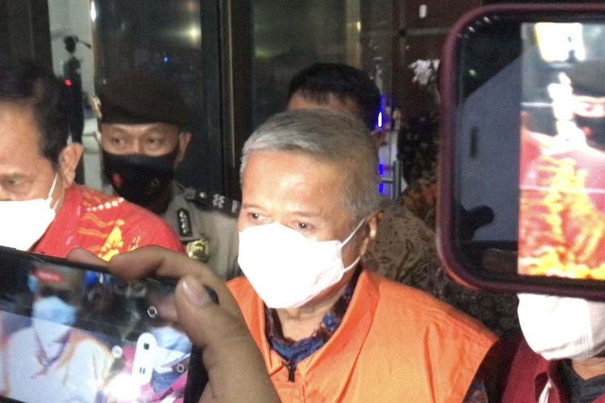 Hakim Agung Kamar Perdata pada Mahkamah Agung (MA) Sudrajad Dimyati ditahan Komisi Pemberantasan Korupsi (KPK), Jumat (23/9/2022). Sudrajad ditetapkan sebagai tersangka bersama sembilan orang lainnya, termasuk pegawai pada Kepaniteraan MA, pengacara, dan pihak swasta terkait kasus dugaan suap pengurusan perkara di MA.