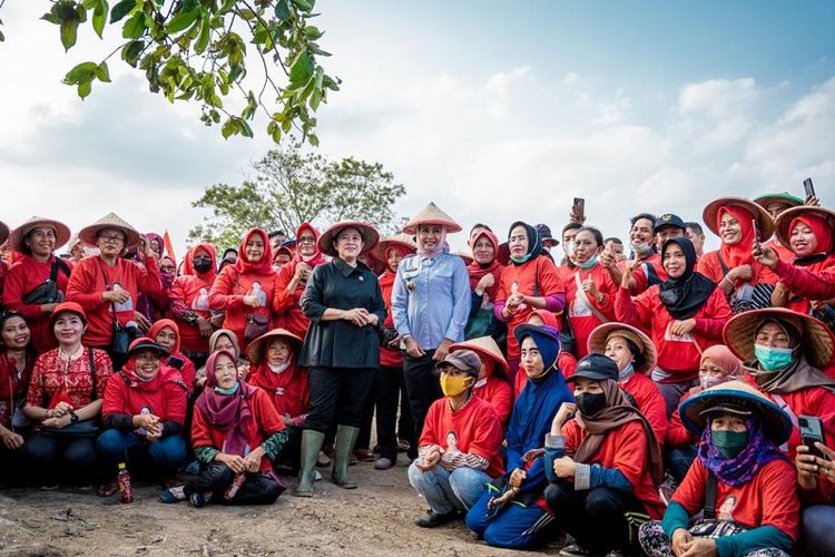Ketua Dewan Perwakilan Rakyat (DPR) Republik Indonesia (RI) Puan Maharani melakukan kunjungan kerja (kunker) dan berdialog bersama para masyarakat Kabupaten Tulang Bawang, Lampung, Rabu (24/8/2022). 