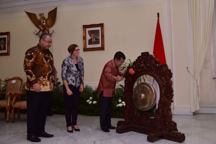 Wakil Presiden Jusuf Kalla membuka Village Development Forum 2017 yang diikuti 16 negara di kantor Wakil Presiden RI, Kamis (24/8/2017)