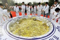 Guinness World Batalkan Rekor Nasi Goreng 4,2 Ton di China