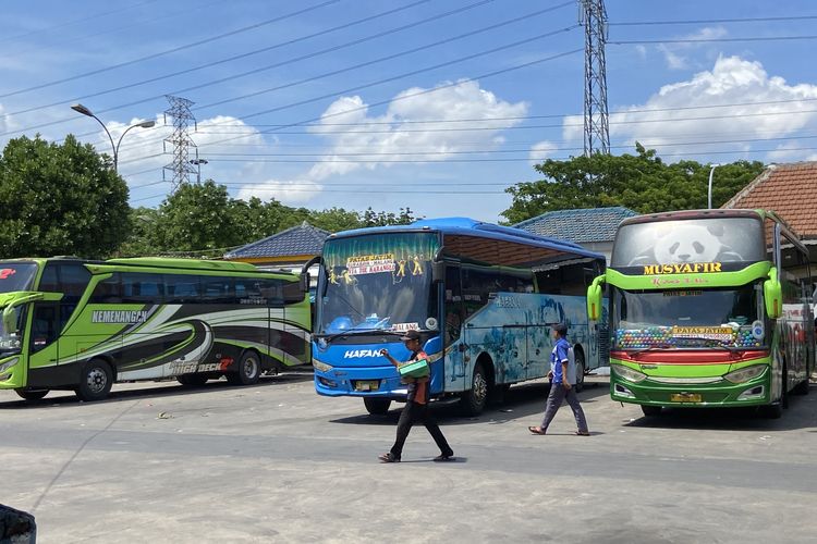 Sopir bus mendapat banyak komplain dari penumpang karena tidak memutar musik yakut royalti, Kamis (21/8/2025)