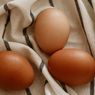 Stabilkan Harga Telur Ayam yang Anjlok, Berdikari Serap Telur dari Peternak di Blitar