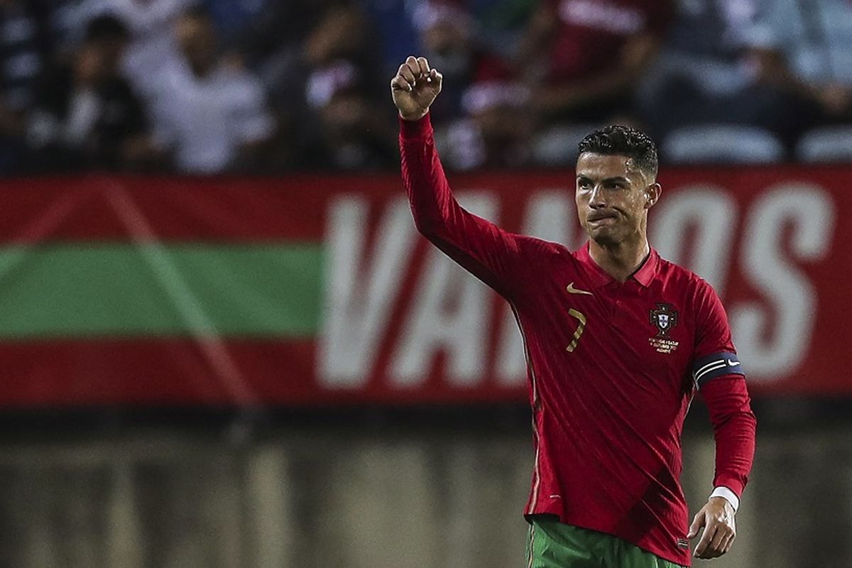 Penyerang Portugal Cristiano Ronaldo setelah mencetak gol pembuka ke gawang Qatar dalam laga uji coba di Estadio Algarve, Faro-Loule, Minggu (10/10/2021) dini hari WIB.