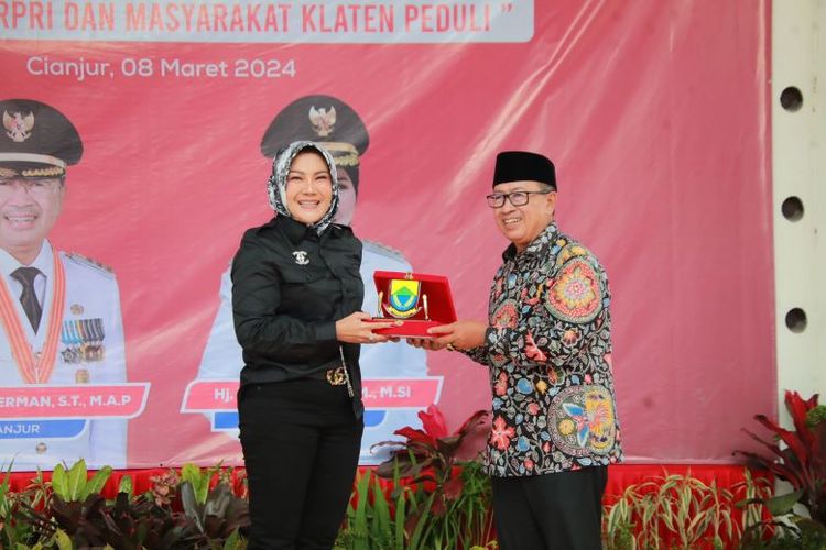 Bupati Klaten Sri Mulyani mengucapkan terima kasih pada ASN dan masyarakat yang telah memberikan bantuan pada warga Cianjur.
