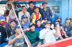 Pj Gubernur Heru Tinjau UMKM Masyarakat Pesisir di Muara Angke, Cek Kebutuhan Nelayan dan Serahkan Bantuan