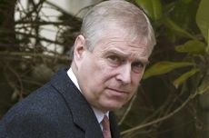 Pangeran Andrew Menangis Usai Ratu Elizabeth II Copot Gelar Militernya karena Skandal Pelecehan