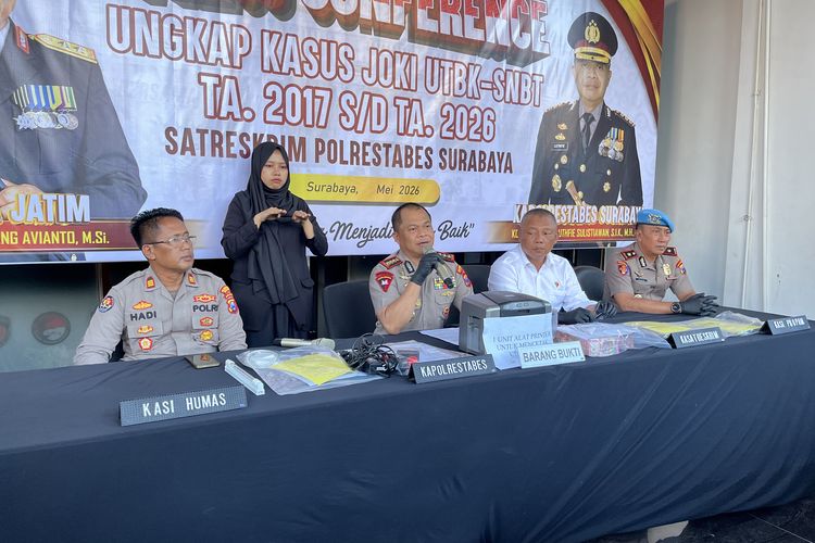 Polrestabes Surabaya dalam konferensi pers kasus joki UTBK, Kamis (7/5/2026).