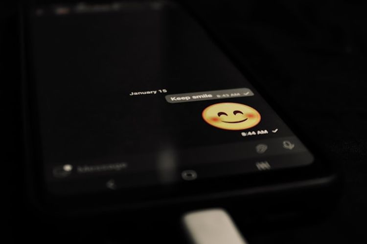 Hanya karena Chat di Grup WA Istri Polisi, PNS di Maluku Utara Malah Dibentak dan Dimaki 3 Oknum Aparat