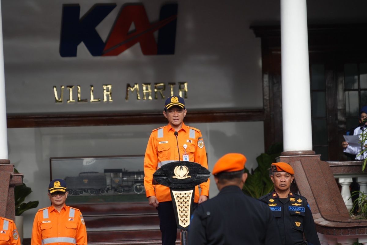 Direktur Utama KAI Bobby Rasyidin dalam Apel Bulan K3 Nasional 2026 di Kantor Pusat KAI, Bandung, Senin (19/1/2026).