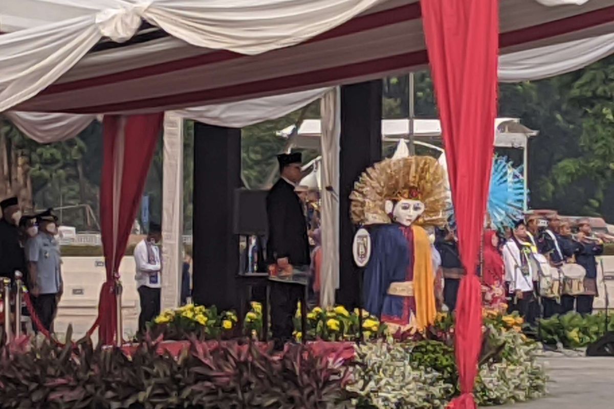 Gubernur DKI Jakarta Anies Baswedan saat memimpin upacara peringatan Hari Ulang Tahun ke -495 DKI Jakarta di Plaza Selatan Monumen Nasional, Rabu (22/6/2022).