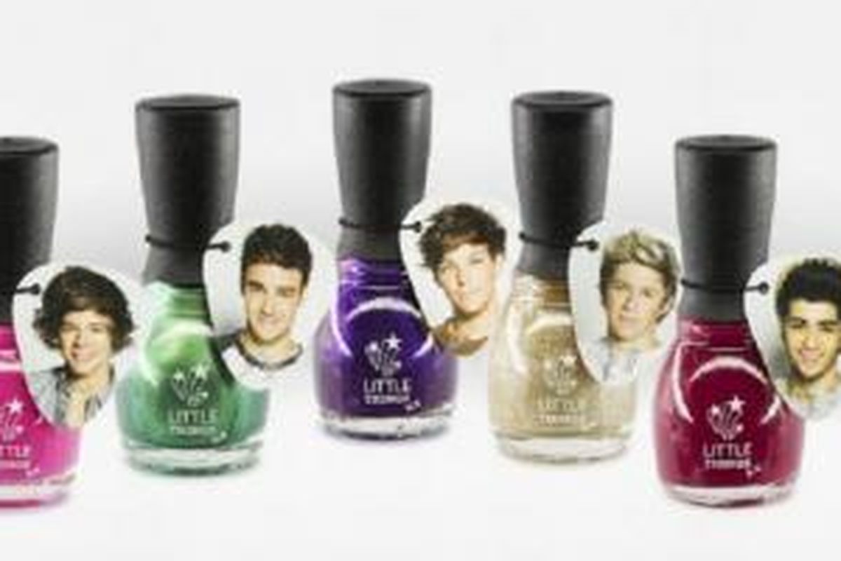 Boyband asal Inggris, One Direction, meluncurkan produk kosmetik mereka yang ditujukan untuk para penggemarnya di seluruh dunia.