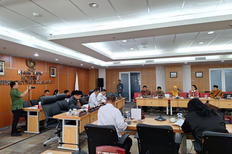 KPU DKI Jakarta rapat bersama Komisi A DPRD DKI Jakarta terkait persiapan pelaksanaan Pemilu 2024, Selasa (28/11/2023).