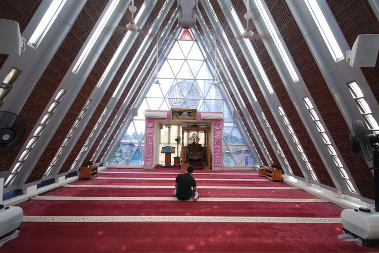 Masjid Jami?e Darussalam yang juga dikenal sebagai Masjid Segitiga Tanah Abang.