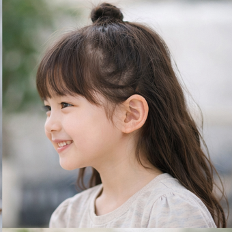 Inspirasi model rambut anak perempuan ala Korea yang imut, simpel, dan kekinian untuk sekolah, bermain, hingga acara spesial.