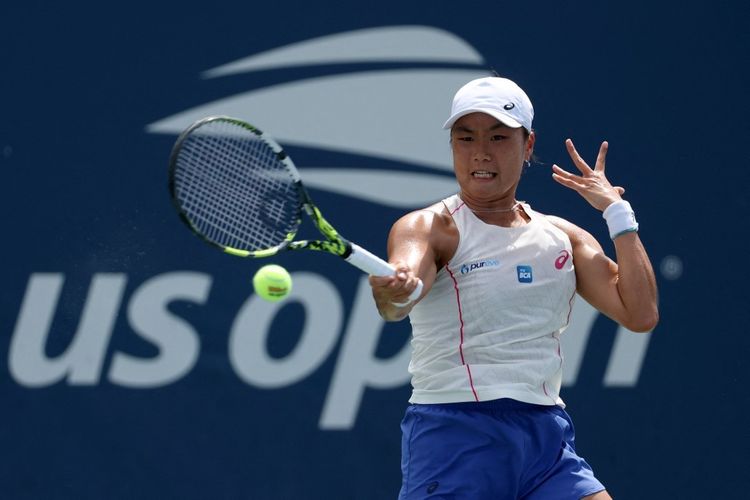 Petenis asal Indonesia, Janice Tjen, akan menghadapi jagoan tenis Britania Raya, Emma Raducanu, pada babak kedua US Open 2025. Partai Janice Tjen vs Emma Raducanu akan berlangsung di Stadion Louis Armstrong, salah satu stadion utama US Open 2025, pada Rabu (27/8/2025) pukul 22.00 WIB.
