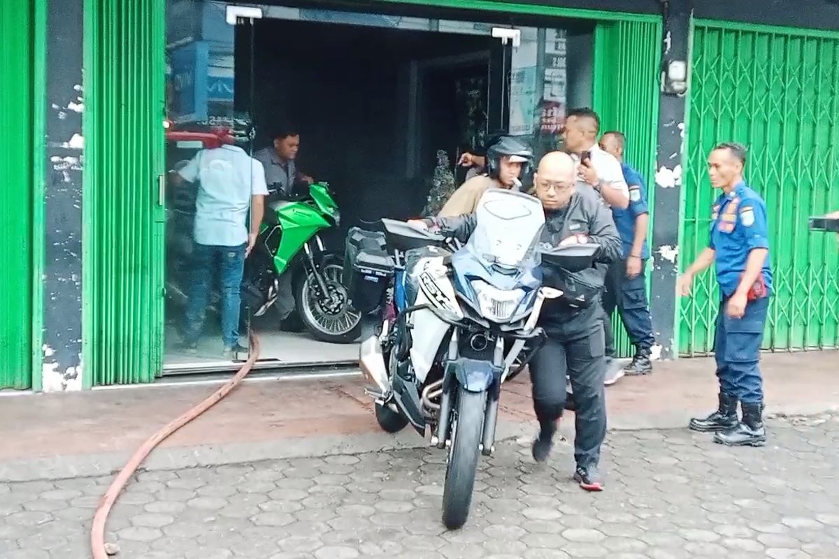 Diler Kawasaki di Jambi Terbakar, Api Berasal dari Mesin Kompresor