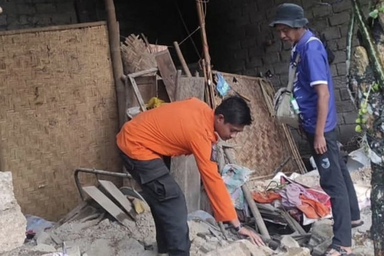 Selain Dapat Paket Sembako, Warga Jember Terdampak Angin Puting Beliung Bisa Ajukan Perbaikan Rumah