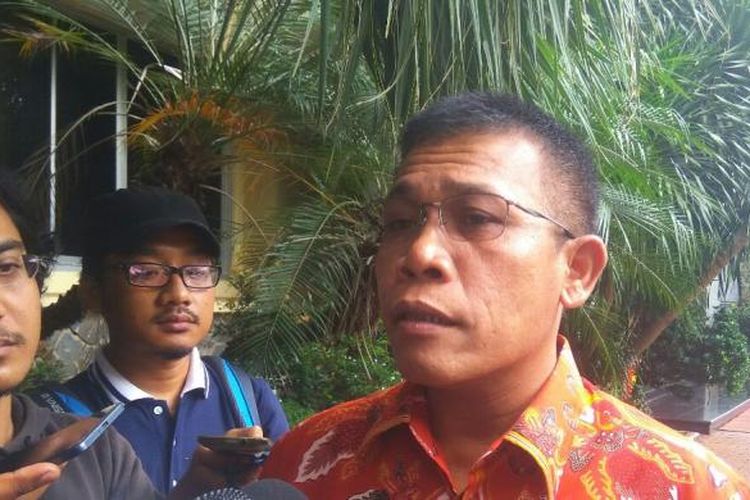 Politikus PDI-P Masinton Pasaribu mengunjungi Mapolda Metro Jaya, Senin (9/1/2017).