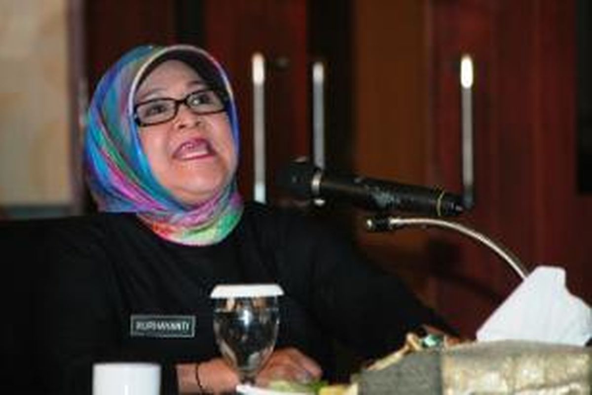 Bupati Bogor, Nurhayanti saat menggelar konferensi pers di Kantor Pendopo Bupati Bogor, Rabu (6/5/2015). K97-14