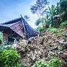 Dua Rumah di Sindangkerta Bandung Barat Rata Tanah akibat Longsor, Warga Mengungsi