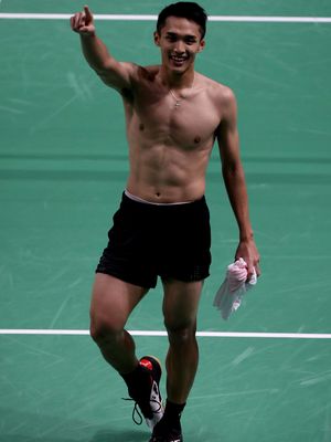 Tunggal putra Indonesia, Jonatan Christie, menyabet medali emas nomor perseorangan cabang olahraga bulu tangkis Asian Games 2018 dalam partai final di Istora Senayan, Jakarta, Selasa (28/8/2018). Jonatan menaklukkan wakil Taiwan, Chou Tien Chen.