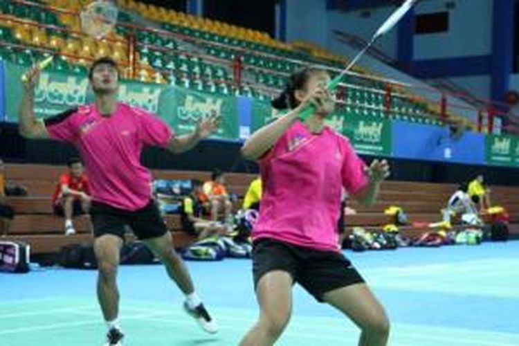 Tim Indonesia sedang melakukan latihan menjelang  Kejuaraan dunia Yunior BWF.