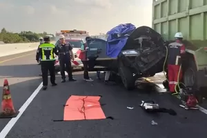 Pajero Tabrak Dump Truck di Tol Palembang-Prabumulih, 3 Orang Tewas