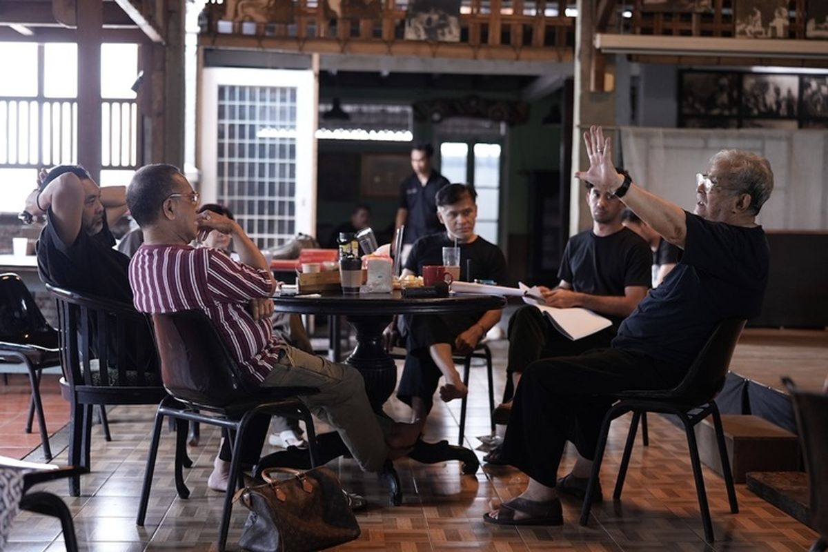 Sesi latihan lakon DAG DIG DUG oleh Teater Populer.