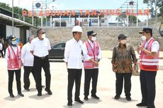 Tinjau Pelabuhan Tanjung Ular, Jokowi Singgung soal Mobilitas Timah dan CPO