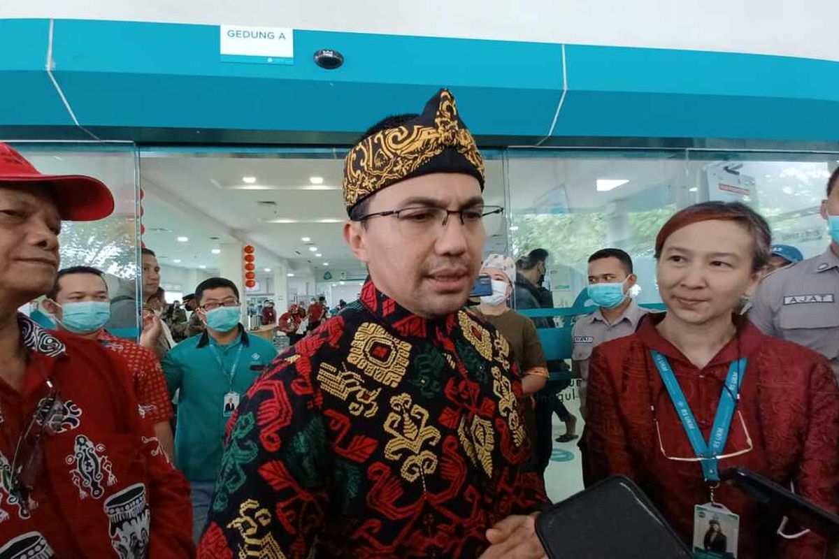 Wakil Bupati Bandung Sahrul Gunawan angkat bicara soal bergabungnya Gubernur Jawa Barat Ridwan Kamil yang baru-baru ini bergabung dengan Partai Golkar.
