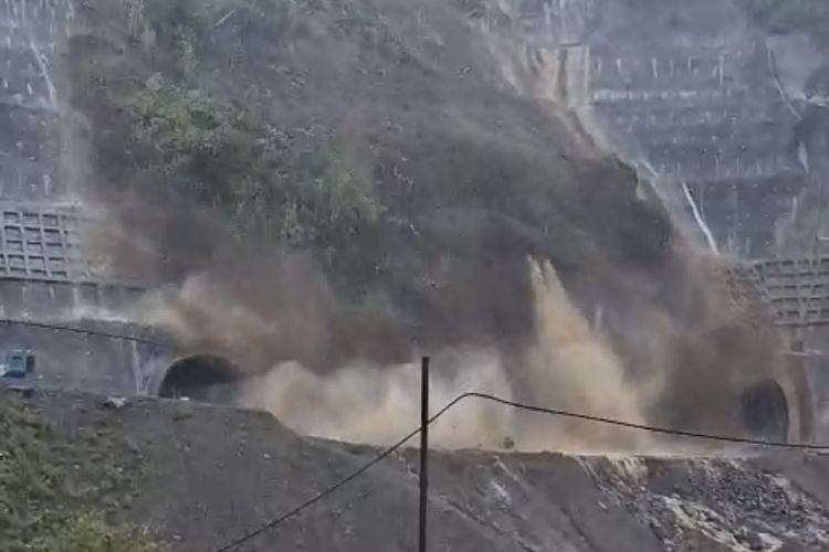 Longsor Timbun Proyek Tunnel PLTA Cisokan Bandung Barat, Pekerja Sedang Libur