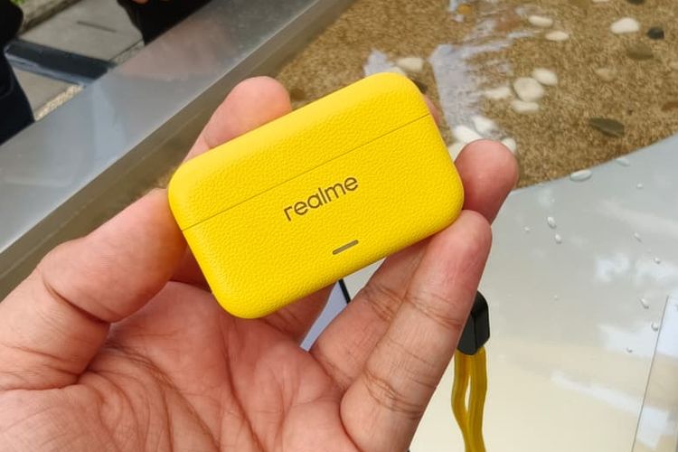 Perangkat ini  mendukung fitur 360-degree Spatial Audio untuk menghadirkan efek suara yang lebih imersif saat mendengarkan musik maupun menonton video. Selain itu tersedia mode low latency 45 ms untuk bermain game.
